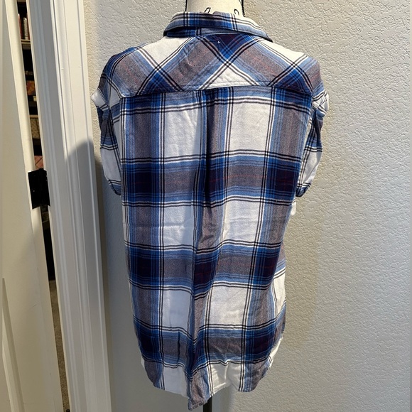 Rails Sleeveless Button up - Picture 2 of 5